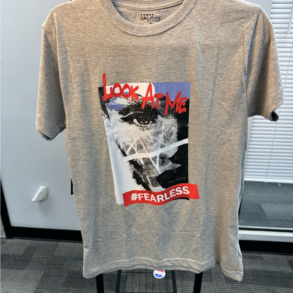 Gildan Look At Me Graphic Gray T-Shirt - Picture 4 of 6